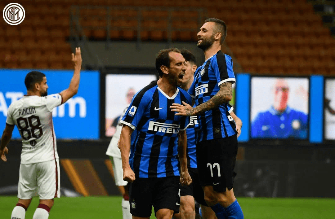  弗赖堡边路传中屡造威胁，高中锋抢点破门打破僵局  